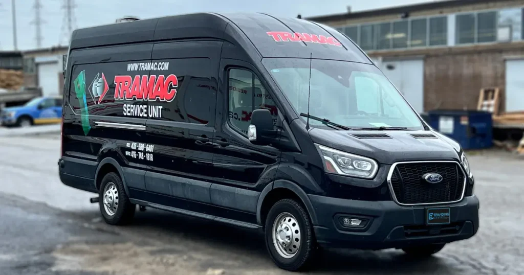 Tramac | Ford Transit 350 – High-Visibility Lettering & Graphics