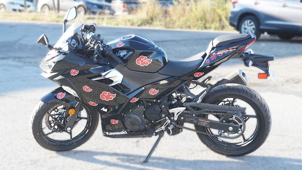 motorcycle-Kawasakii-Ninja-side-2-vinylwraptoronto.com-decals-vehicle-wrap-in-brampton - Branding Centres